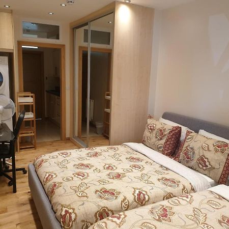 London Luxury Apartments 1Min Walk From Underground, With Free Parking Free Wifi Bagian luar foto