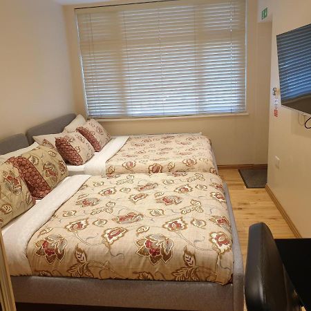 London Luxury Apartments 1Min Walk From Underground, With Free Parking Free Wifi Bagian luar foto